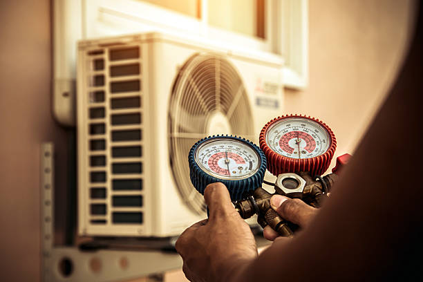 Professional Hvac Installation technician working in Somerville, TX